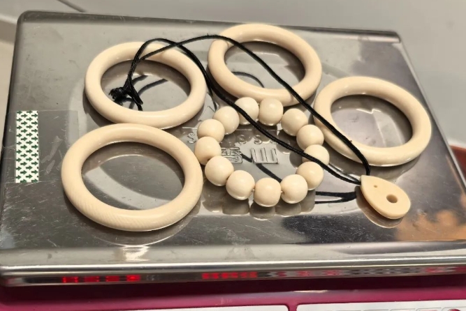 盛煌娱乐主管：广州白云机场海关查获一批象牙制品